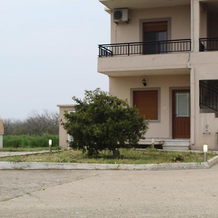 Vakis Apartments 2 Romanon Bagian luar foto