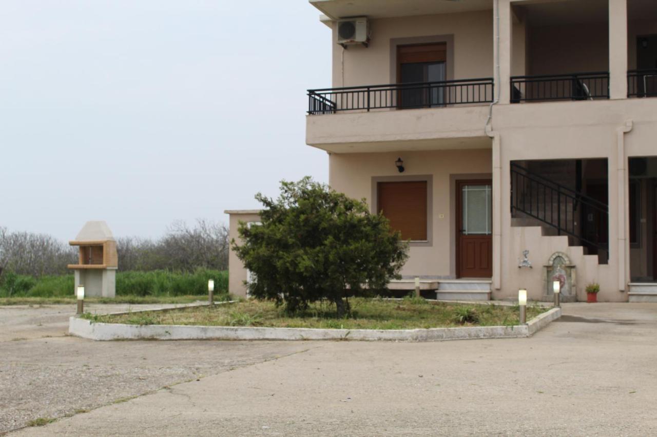Vakis Apartments 2 Romanon Bagian luar foto